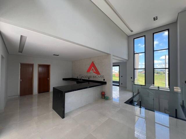 #15 - Casa para Venda em São José dos Campos - SP - 2
