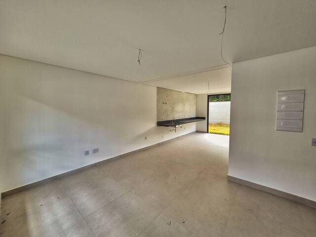 Casa para Venda em São José dos Campos - 4