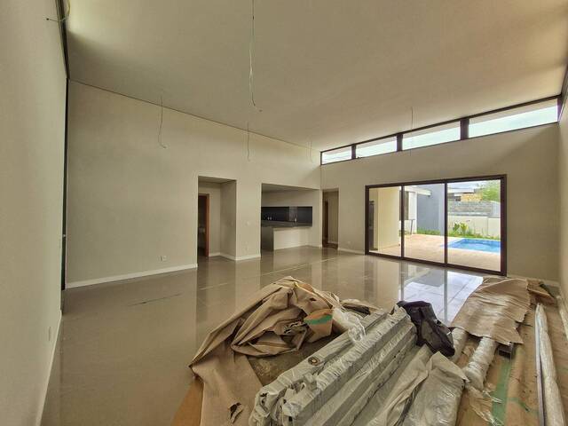 Casa para Venda em São José dos Campos - 4